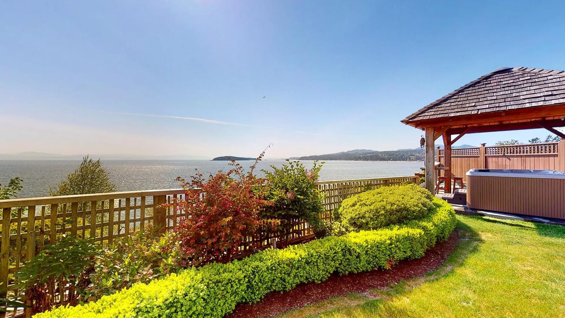 Homestay Sea To Sky Loft Apartment Sechelt