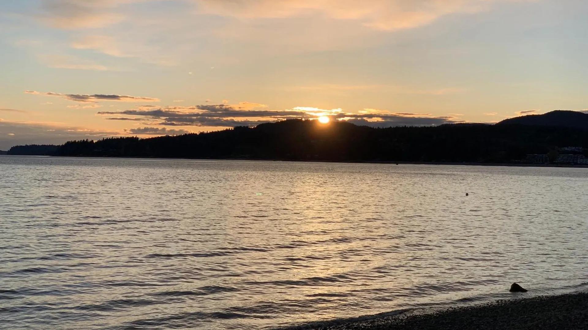Homestay Sea To Sky Loft Apartment Sechelt